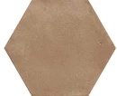 Beżowa, heksagonalna płytka gresowa Marazzi ArtCraft Coccio o wymiarach 21x18,2 cm. Matowa powierzchnia o naturalnej, lekko porowatej strukturze imitującej tradycyjną ceramikę w ciepłym, ziemistym odcieniu. Idealna na ściany i podłogi.