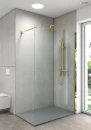 Oltens Bergytan brodzik 140x70 cm prostokątny RockSurface szary beton 15105700 - brodzik zamontowany w łazience z szarymi ścianami oraz złotym zestawem prysznicowym