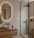 Nowoczesna łazienka w stylu japandi z prysznicem walk-in, ścianą wyłożoną płytkami Marazzi Confetto Bianco 10x10 cm MDSH w półmacie, drewnianą szafką, czarną armaturą i miękkim, ciepłym oświetleniem.