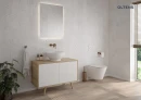 Oltens Nordlis lustro 60x80 cm prostokątne z oświetleniem od tyłu z matą grzewczą 64115000 - lustro powieszone na ścianie w łazince gdzie znajduje się drewniana szafka, biała umywalka oraz wisząca miska WC