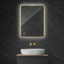 Oltens Nordlis lustro 60x80 cm prostokątne z oświetleniem od tyłu z matą grzewczą złoty 64115800 - lustro zawieszone w łazience na ścianie z czarnymi płytkami a pod spodem ciemna szafka z białą umywalką