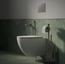 Aranżacja łazienki w minimalistycznym stylu z zielonymi płytkami ścienno-podłogowymi, białą wiszącą misą wc, stojakiem na papier oraz baterią bidetową podtynkową Omnires Y kolor nikiel szczotkowany SYSYBI2BL