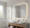 Oltens Nordlis lustro 80x100 cm prostokątne z oświetleniem z przodu z matą grzewczą mosiądz szczotkowany 64124510 - lustro zawieszone na ścianie w łazience gdzie znajduje się szafka z umywalkami oraz duży prysznic