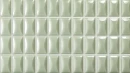 Jasnoturkusowa, błyszcząca płytka WOW 3DB Bevel Jade 12,5x25 (135550). Wypukły, podłużny wzór tworzy efekt trójwymiarowości i odbija światło.