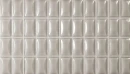 Szara płytka ścienna 3D WOW Bevel Pearl Gloss 12,5x25 cm (kod 135553). Wykończona na wysoki połysk trójwymiarowa cegiełka z efektownym wypukłym profilowaniem, odbijająca światło. Idealna do eleganckiej łazienki lub kuchni.