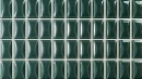 Ciemnozielona płytka ścienna WOW 3DB Bevel Emerald Gloss 12,5x25 cm (135551) o błyszczącym wykończeniu i trójwymiarowej strukturze z ściętymi krawędziami. Prostokątna ceramika cegiełka z wypukłym efektem 3D w odcieniu szmaragdowym.