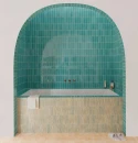 Łazienka z wbudowaną wanną w łukowej wnęce. Ściany niszy pokrywają turkusowe płytki WOW Casablanca. Front wanny wykończony jest płytkami WOW Casablanca Comb Water Gloss 5x15 cm 135393, a na podłodze leży jasna terakota.