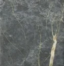 Kwadratowa płytka ścienno-podłogowa WOW Marble Graphite R11 11x11 cm (132926) w ciemnografitowym odcieniu. Matowa powierzchnia z jasnymi, wyraźnymi żyłkami imitującymi naturalny marmur.