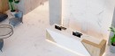 Wnętrze z białymi płytkami marmuropodobnymi Porcelanosa Artic