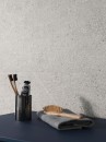 Wnętrze z szarymi płytkami imitującymi kamień Porcelanosa Prada Acero