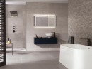 Łazienka z szarymi płytkami imitującymi kamień Porcelanosa Prada Acero