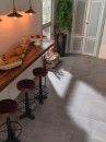 Szare płytki podłogowe imitujące kamień Porcelanosa Boston Stone