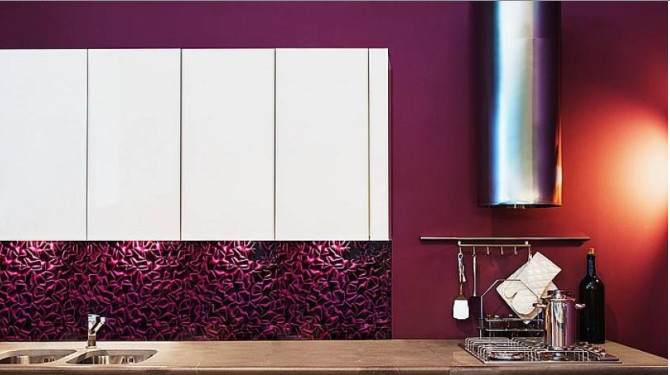 Najmodniejsze kolory płytek w 2021 r. w kolorze śliwki