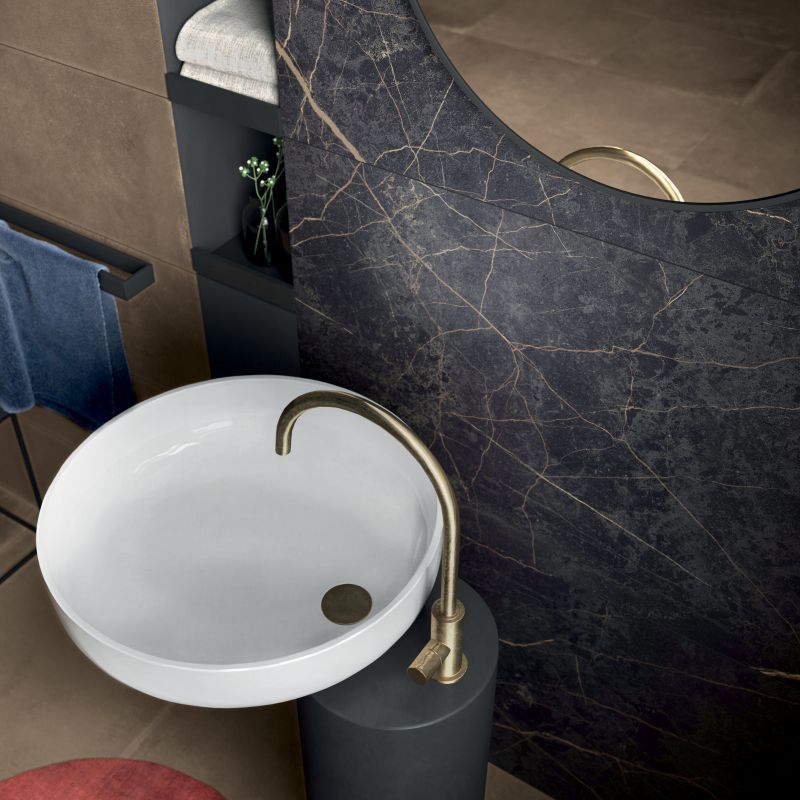 płytki w ciemnej tonacji z kolekcji Epoque