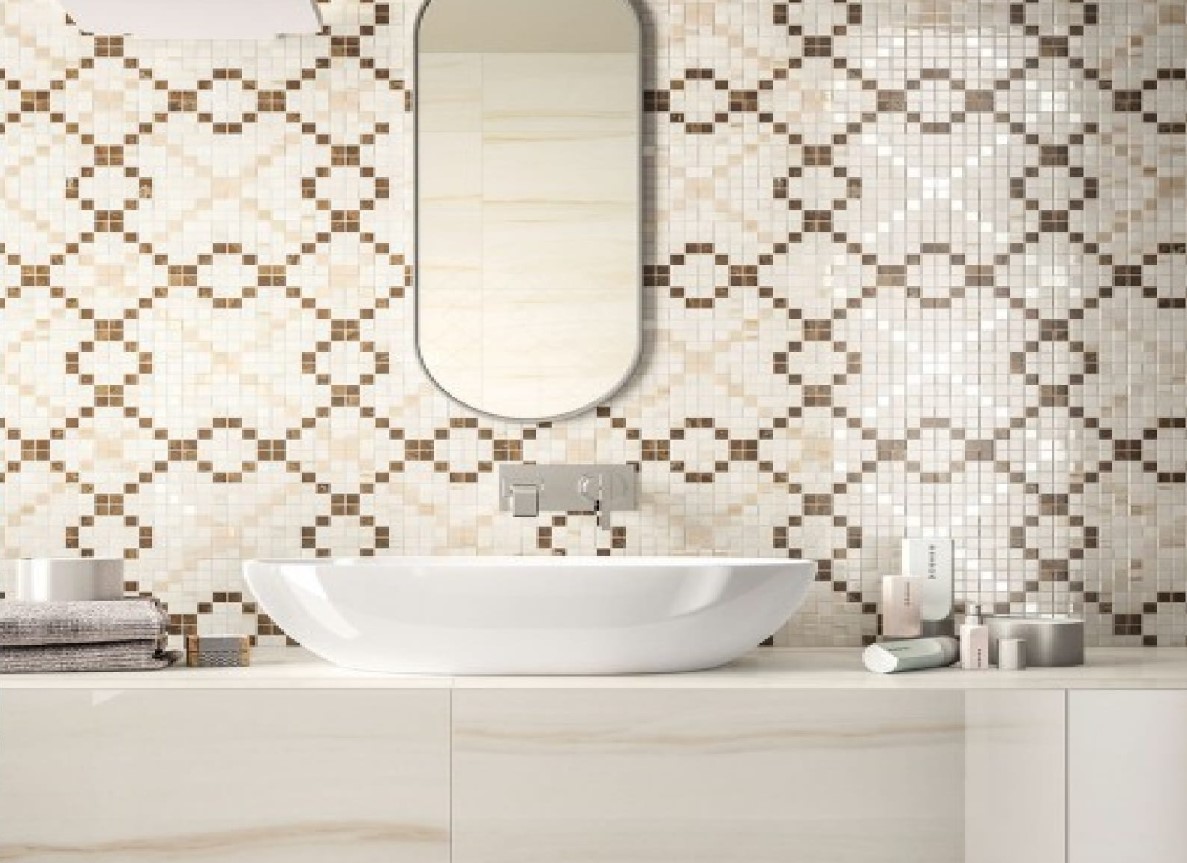Beżowo brązowa mozaika idealna do małej łazienki