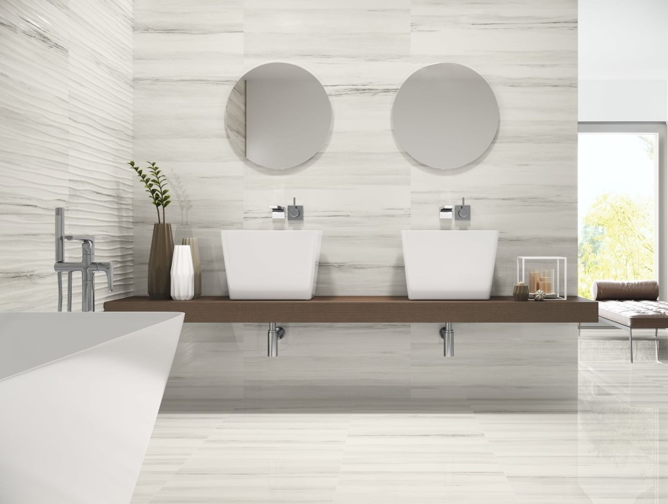 Biała imitacja drewna z szarym usłojeniem