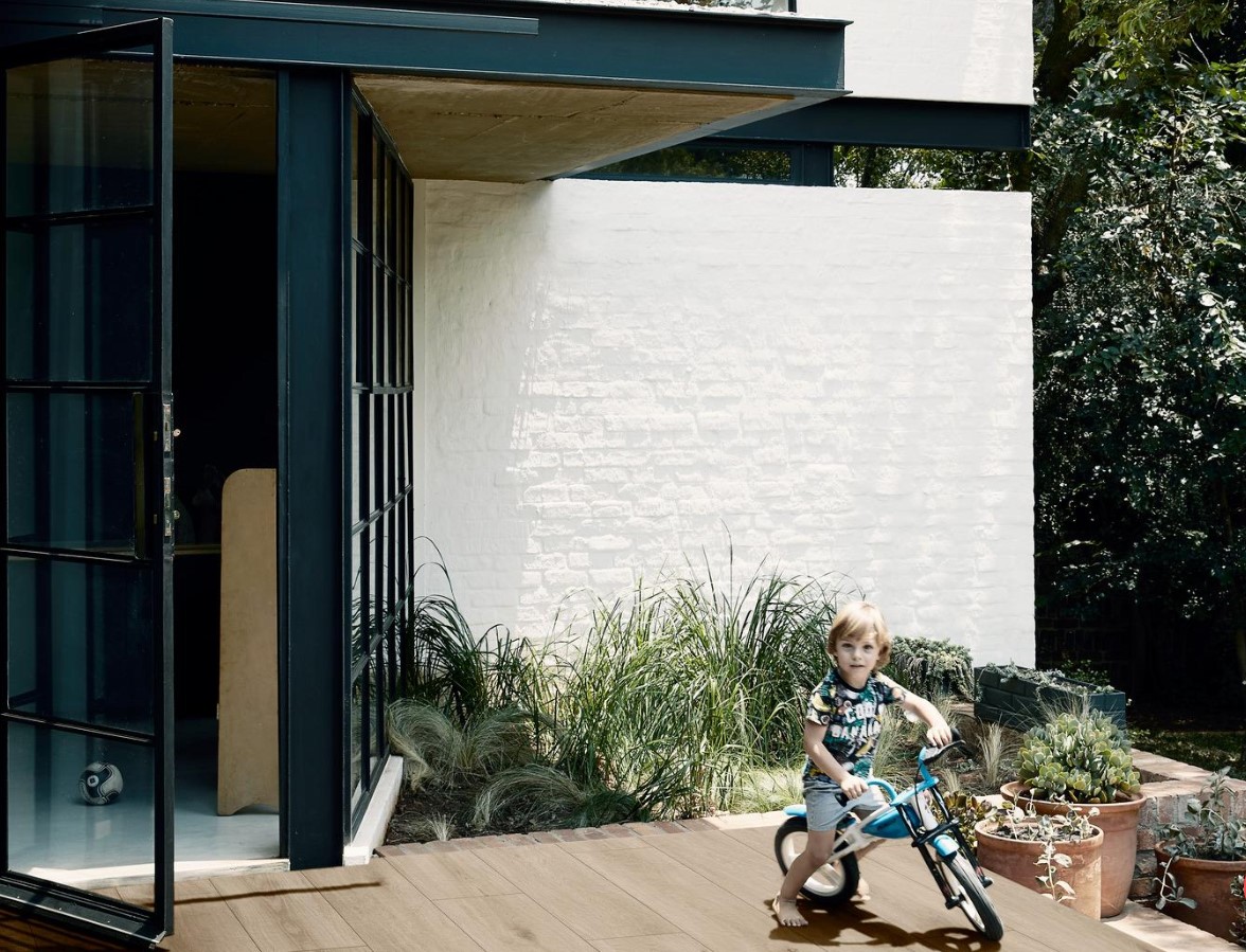 Biała ściana kamienna