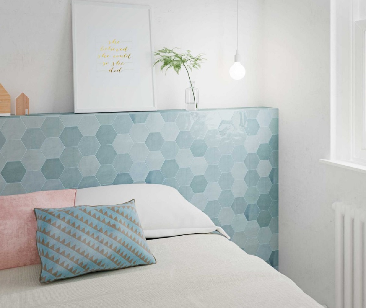Błękitne heksagony w sypialni w stylu kawaii