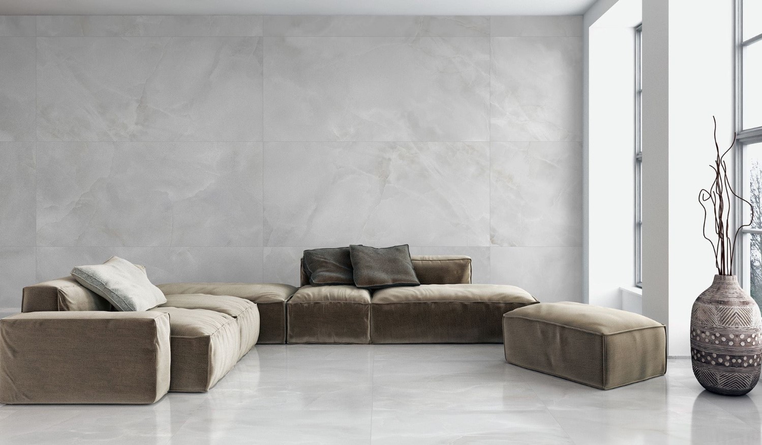 Elegancki szary salon w płytkach onyksowych