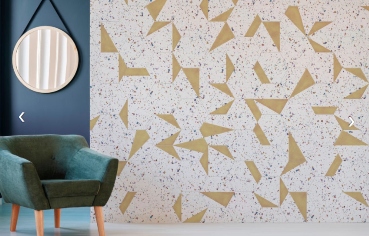 Lastryko na ścianie w salonie