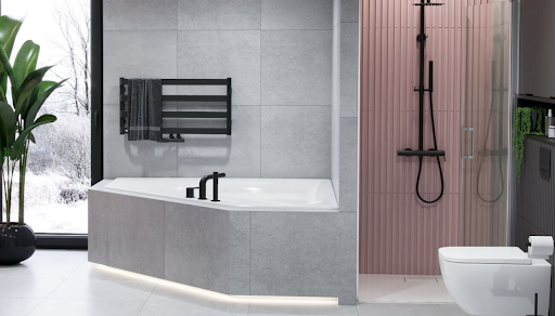 Poradnik dla remontujących łazienkę: Jak stworzyć idealną strefę kąpielową