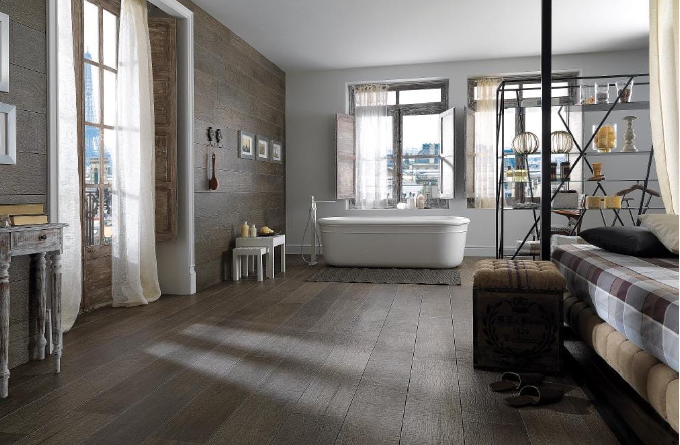 Jak układać płytki drewnopodobne? Sposoby ułożenia imitacji drewna w różnych aranżacjach